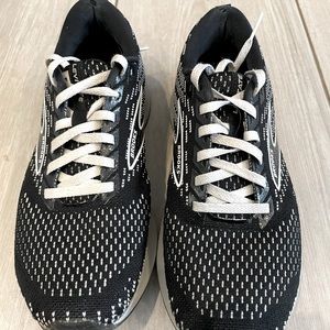 Brooks Levitate 5. Little wear on inside back as pictured